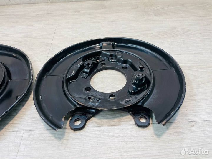 Щит опорный задний пара Nissan X-trail 31