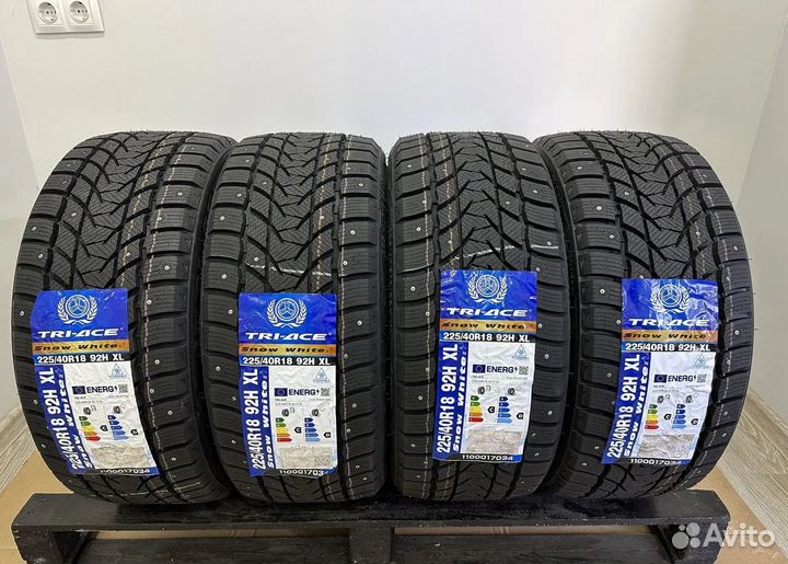 Tri Ace Snow White II 225/40 R18 43H