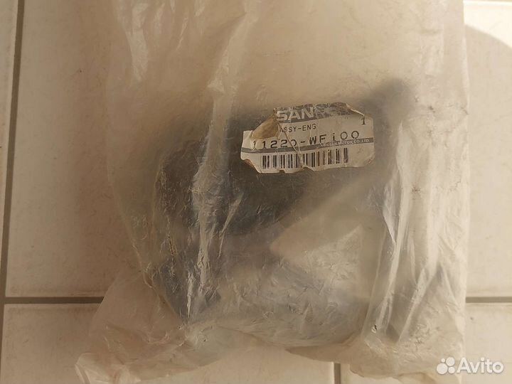 Опора двигателя левая Nissan Avenir W11