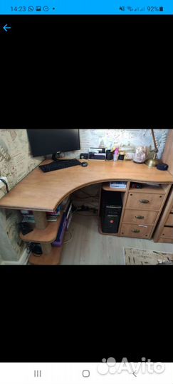 Компьютерный стол и полка