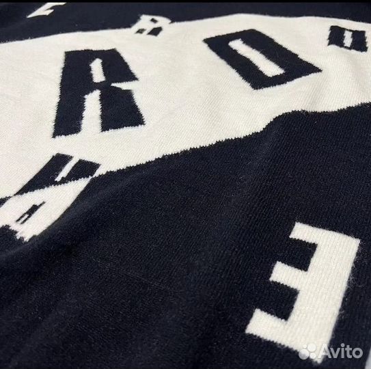 Свитер enfants riches deprimes на руках