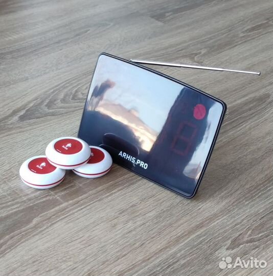 Кнпока вызова официанта и табло отображения вызова