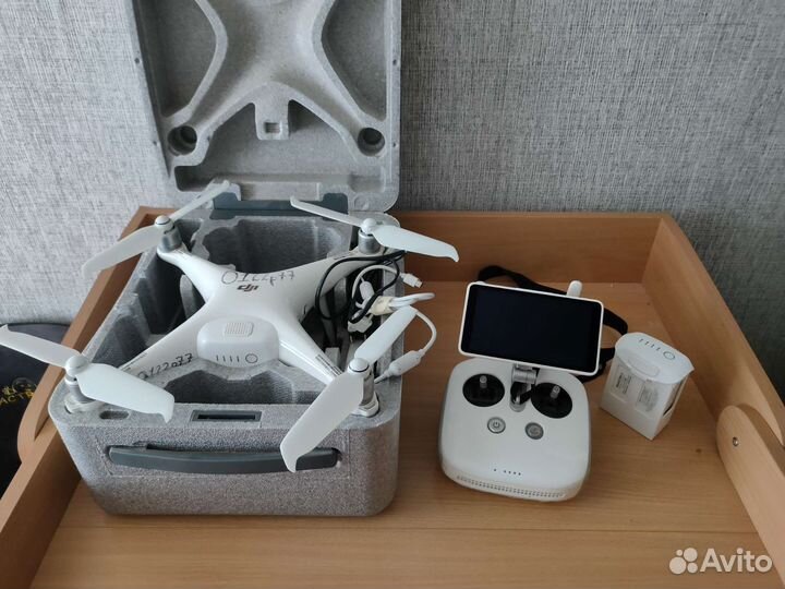 Квадрокоптер Dji Phantom 4 pro + V2.0