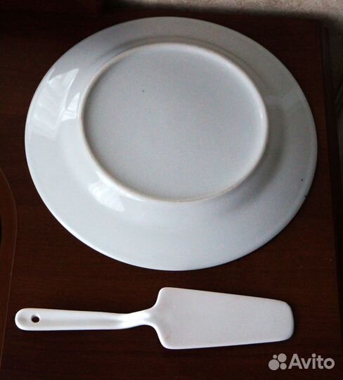 Тарелка фарфоровая для торта с лопаткой