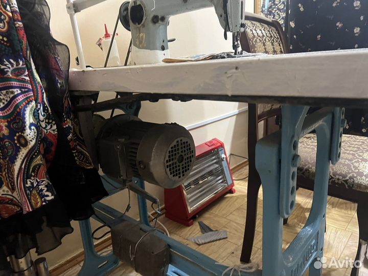 Промышленная швейная машина с шагающей лапкой