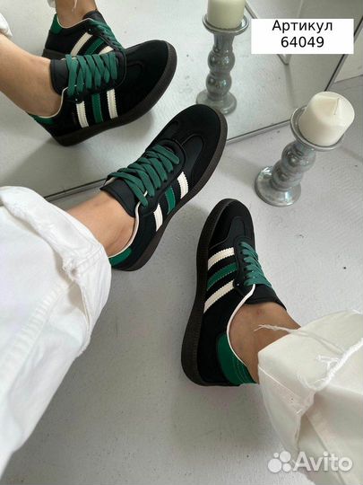 Кроссовки женские