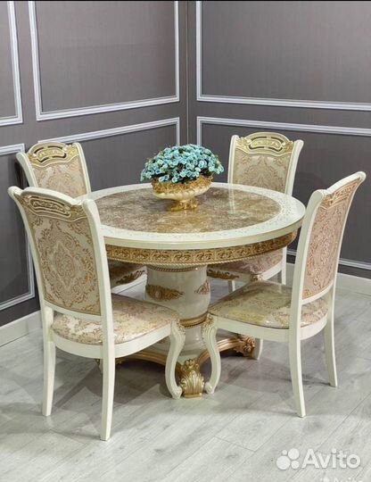 Обеденный стол и стулья