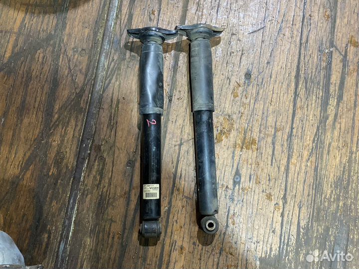 Задний амортизатор на Volvo s80 (06-14)