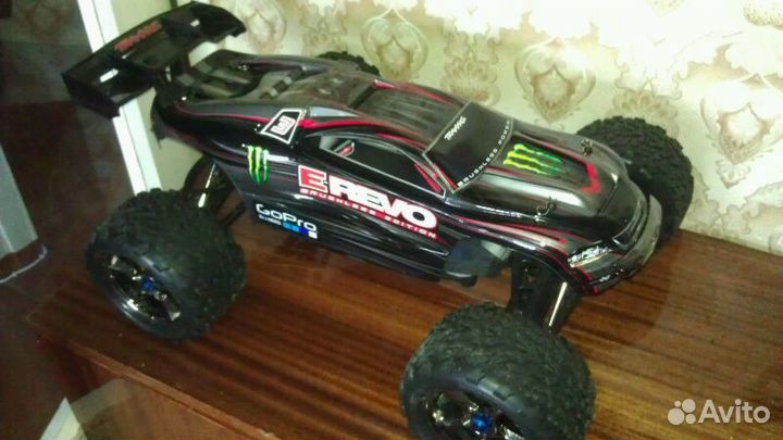 Модель traxxas E-revo 1/10, 4+ 4