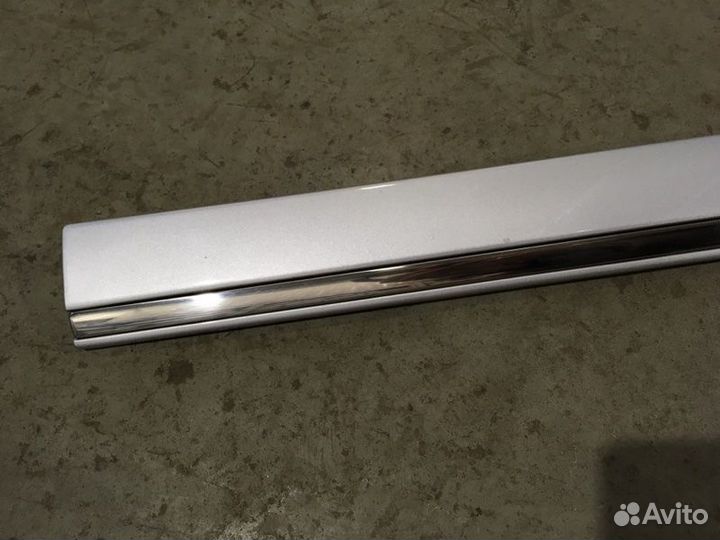 Молдинг двери передний левый Mercedes-Benz E-Class