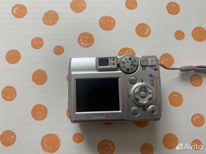 Цифровой фотоаппарат Nikon