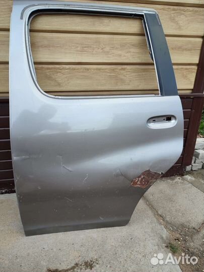 Toyota funcargo дверь