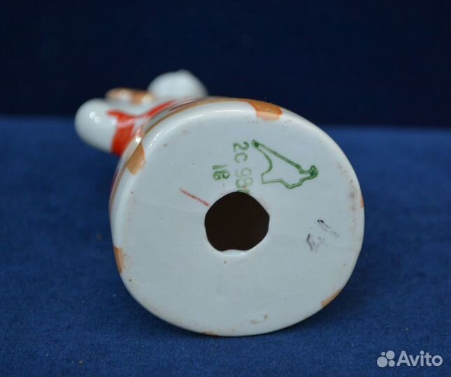 Фарфоровая статуэтка- девушка В кокошнике (1). ду