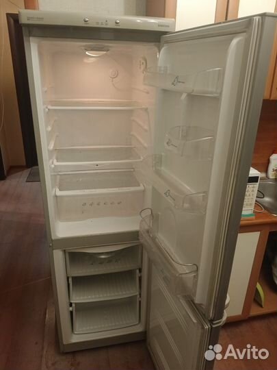 Холодильник двухкамерный samsung