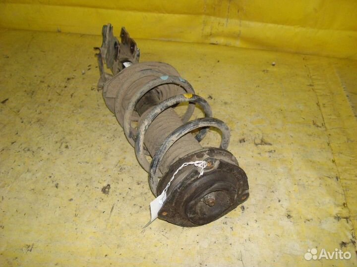 Стойка Nissan Serena HFC26 (Переднее Правое)