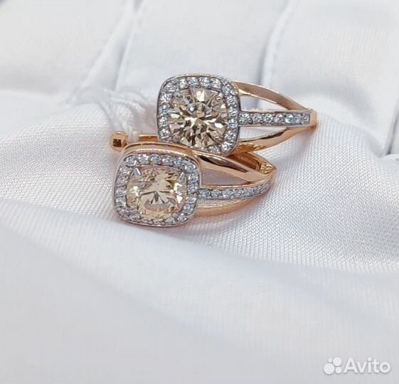 Золотые серьги с камнем