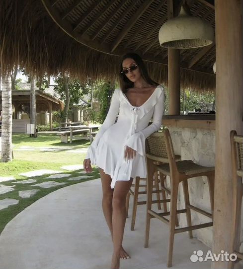 Белое мини платье