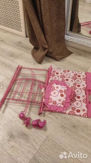 Кроватка для кукол с балдахином