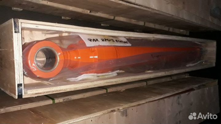 Гидроцилиндр ковша Hitachi ZX270-3