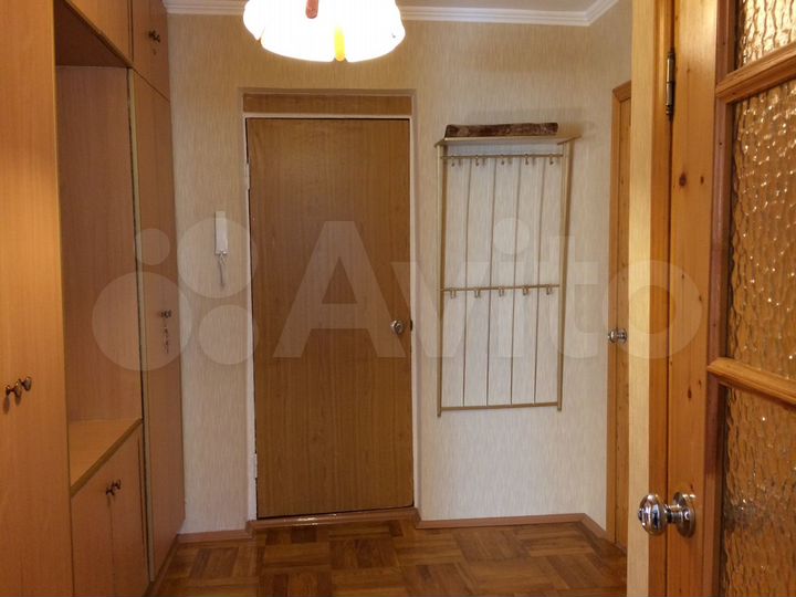 2-к. квартира, 60 м², 2/9 эт.
