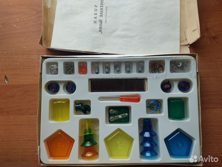 Конструктор СССР Юный электрик полный комплект