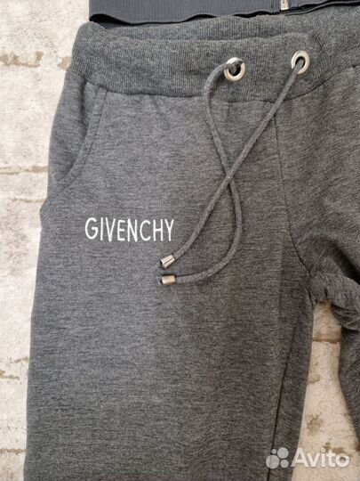 Спортивный костюм женский