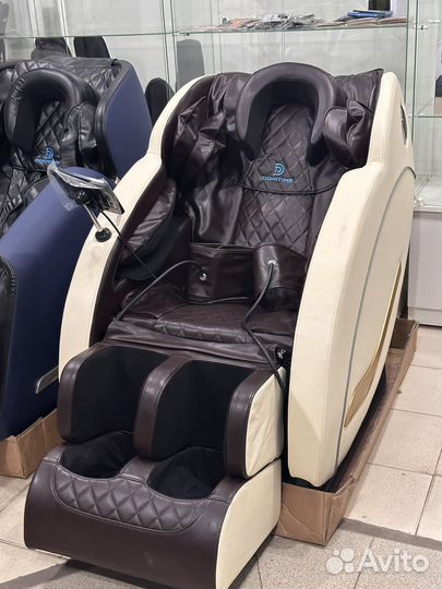 Массажное кресло с экраном на русском языке