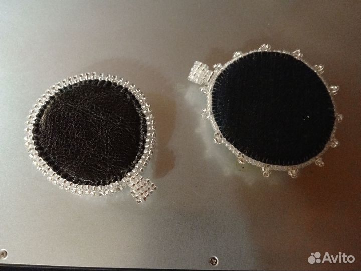 Кулон,кабишон обвязанный бисером