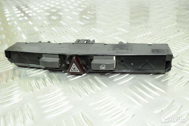 Кнопка аварийной сигнализации Opel Zafira B 1.8