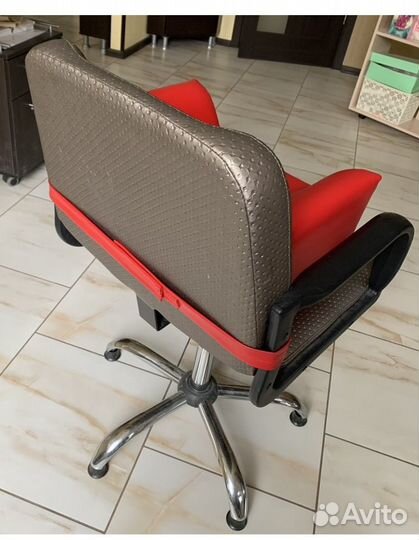 Кожаное детское парикмахерское кресло бу