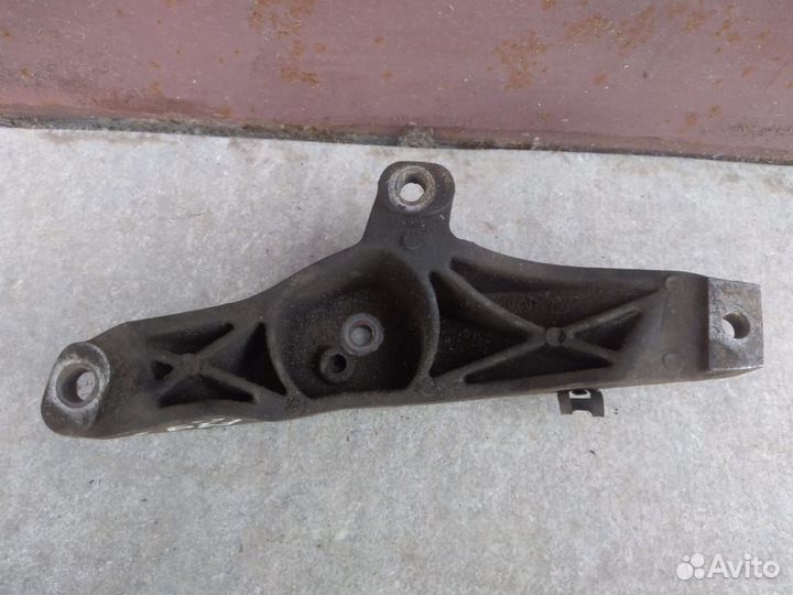 Кронштейн двигателя левый BMW E39