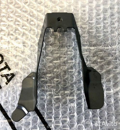 Кронштейн кузова правый Lexus Rx 4