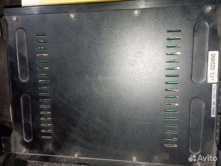 Автомобильный усилитель для сабвуфера