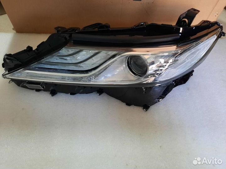 Фара передняя левая Toyota Camry V70 2018