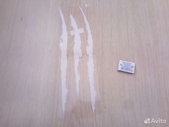 Наклейка шрам