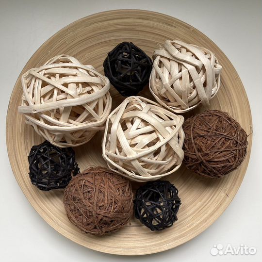 Блюдо с декоративными шарами. Доска. Икеа