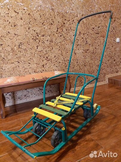 Детские санки с выдвижными колесами