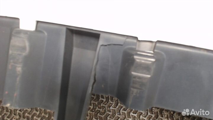 Решетка радиатора Nissan Armada, 2004