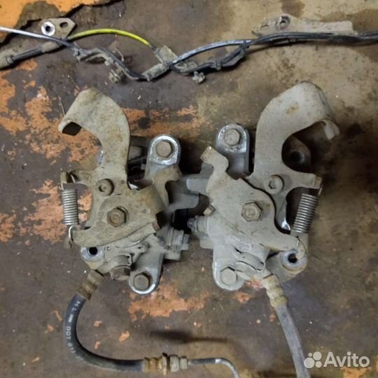 Тоёта королла задние супорта в сборе