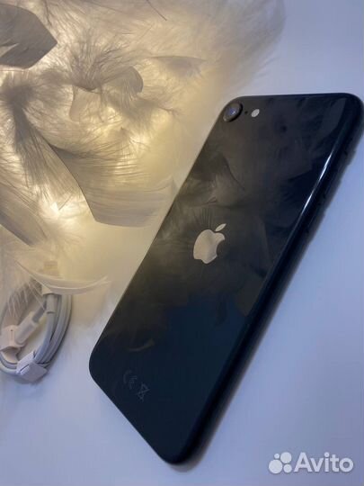 iPhone SE, 64 ГБ
