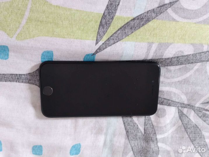 Телефон iPhone 7