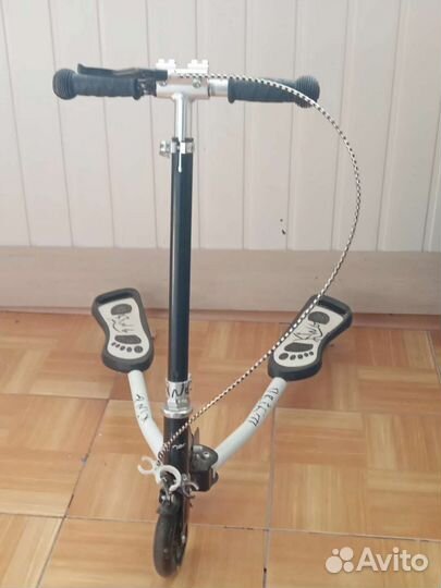 Самокат трехколесный инерционный