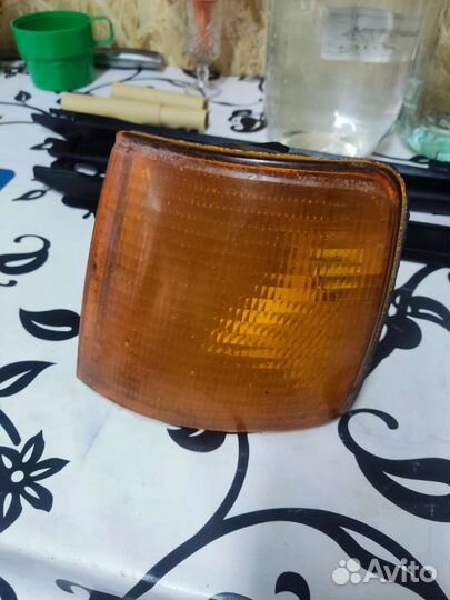 Поворотник левый passat B3