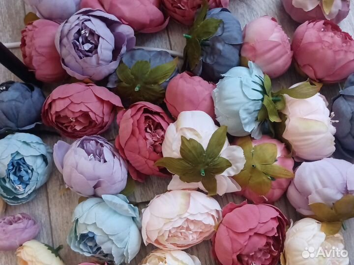 Искусственные цветы, крупные и мелкие