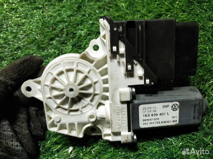 Моторчик стеклоподъемника Volkswagen Jetta V