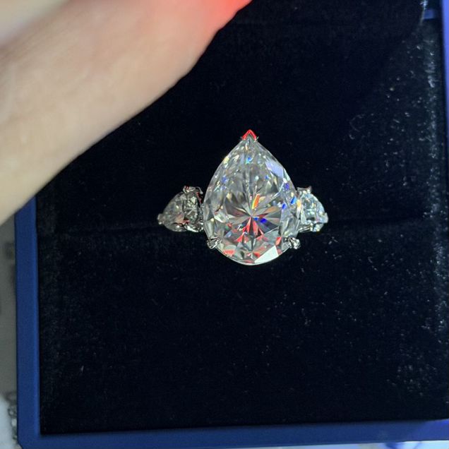 Кольцо с лаборатрпным бриллиантом 10ct