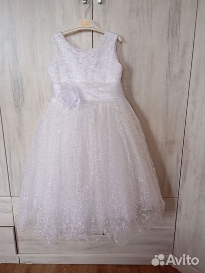 Продаю нарядное платье на рост 128-134