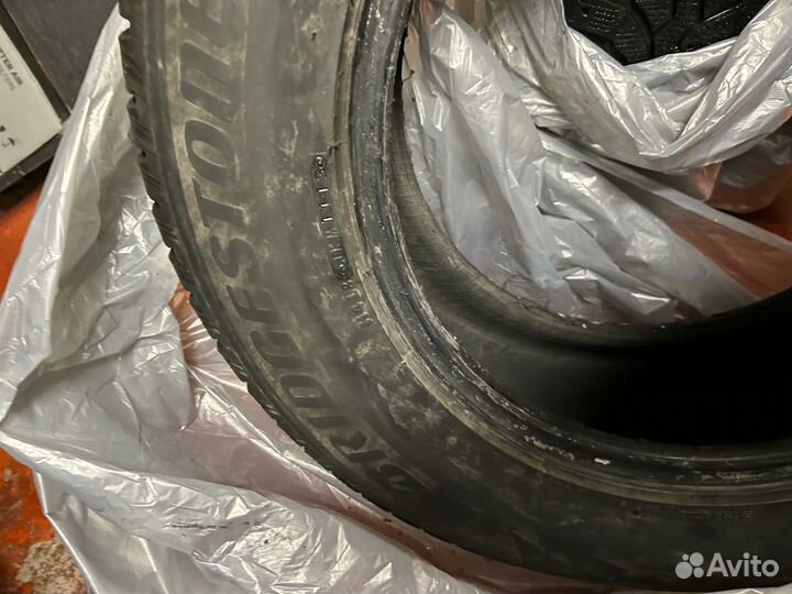 Bridgestone Blizzak Spike-01 235/65 R17 108T