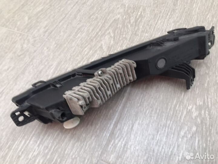 Правая противотуманная фара range rover 4 L405