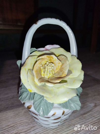 Корзинка с цветами фарфор Румыния ручная работа